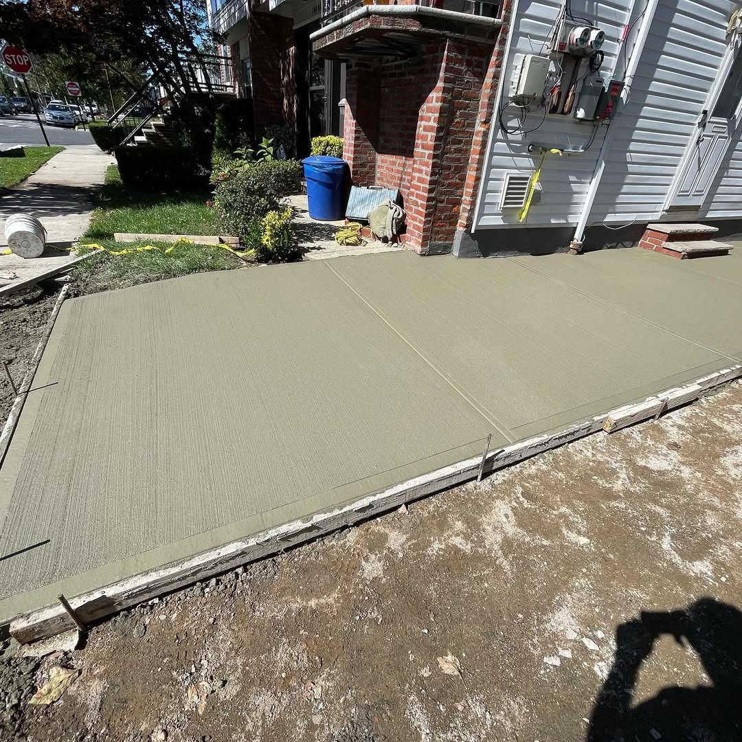 New sidewalk steel curb